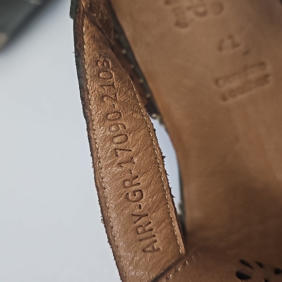 Spring Step NWOT - Picture 6 of 8